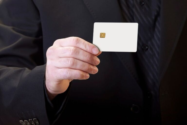 BTG Ultrablue vs XP Visa Infinite: Qual cartão combina mais com o seu perfil de investidor?