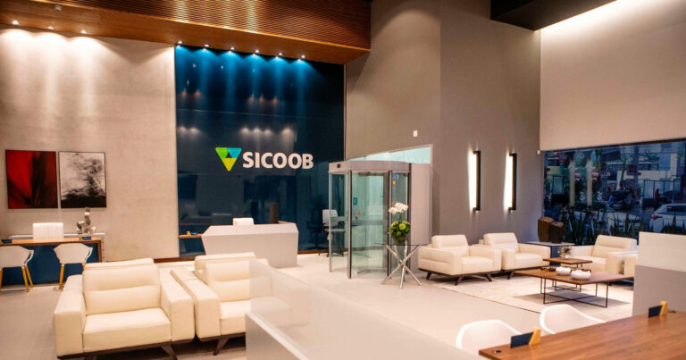 Sicoob lança o cartão Zenith: nova aposta para alta renda com benefícios competitivos