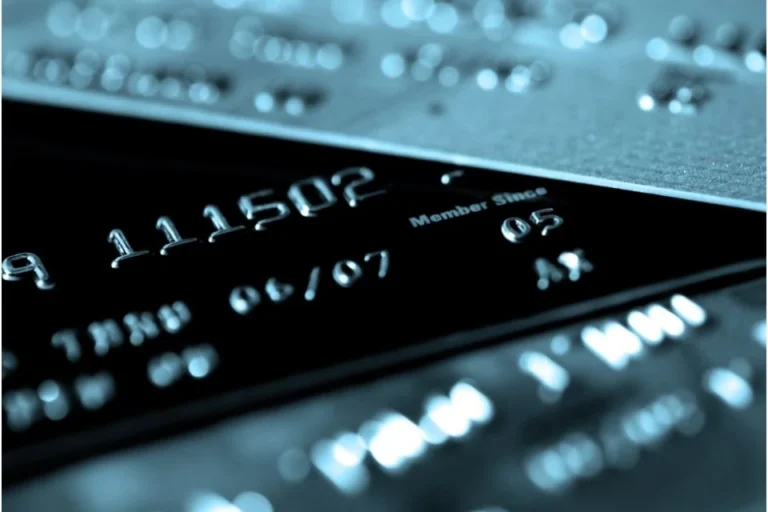 Cartões Black Mastercard: conheça os melhores, vantagens e como conseguir o seu