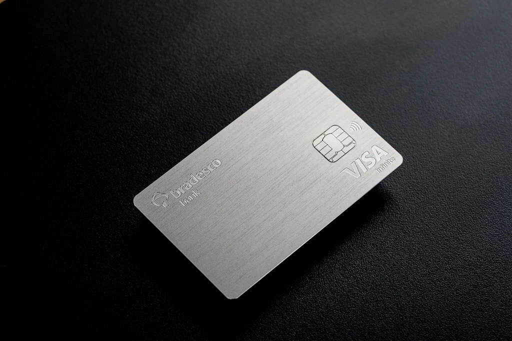 Bradesco Bank Visa Infinite: vale a pena em 2026? Conheça benefícios, custos e para quem o cartão faz sentido